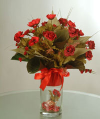 yapay güllerden vazo  9 gül  Balıkesir uluslararası çiçek gönderme 