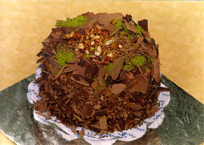 Çikolatali 4 ila 6 kisilik yas pasta  Balıkesir çiçek gönderme sitemiz güvenlidir 