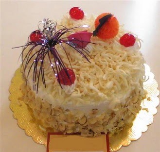 pasta siparisi 4 ile 6 kisilik yaspasta mis lezzette  Balıkesir çiçekçi telefonları 