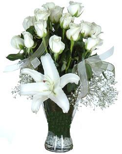 cam içerisinde 11 beyaz gül ve 1 kazablanka  Balıkesir çiçek siparişi sitesi 