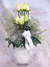  Balıkesir online çiçek gönderme sipariş  9 adet vazoda beyaz gül - sevdiklerinize çiçek seçimi