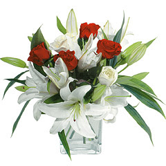 vazo içerisinde 4 gül 1 adet kazablanka  Balıkesir online çiçek gönderme sipariş 