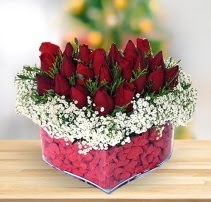 15 kırmızı gülden kalp mika çiçeği  Balıkesir çiçek satışı 
