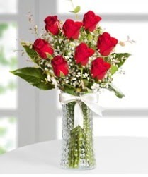 7 Adet vazoda kırmızı gül sevgiliye özel  Balıkesir çiçek siparişi sitesi 