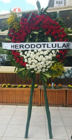 Cenaze çelengi cenazeye çiçek modeli  Balıkesir çiçek satışı 