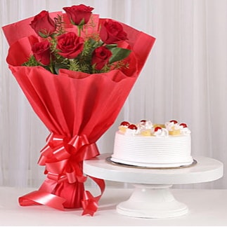 6 Kırmızı gül ve 4 kişilik yaş pasta  Balıkesir çiçek , çiçekçi , çiçekçilik 