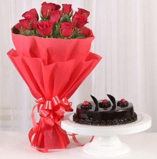 10 Adet kırmızı gül ve 4 kişilik yaş pasta  Balıkesir internetten çiçek satışı 